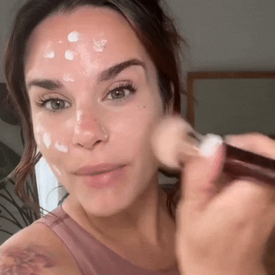 Fond Ten cu SPF50 + preia nuanta pielii