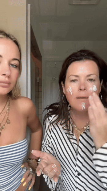 Fond Ten cu SPF50 + preia nuanta pielii